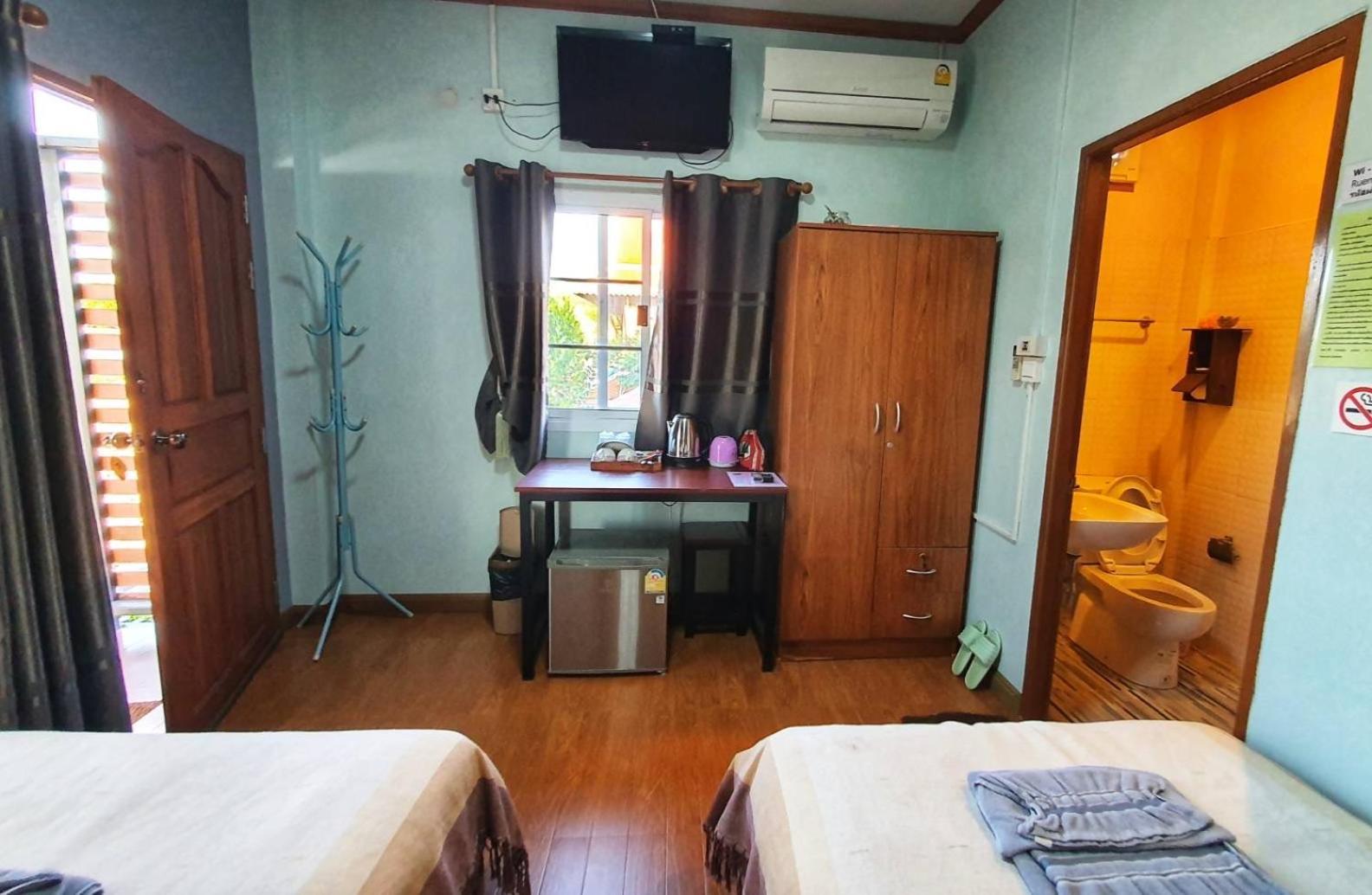 Ruen Thai Ban Rim Nam Кампхэнгпхет Экстерьер фото