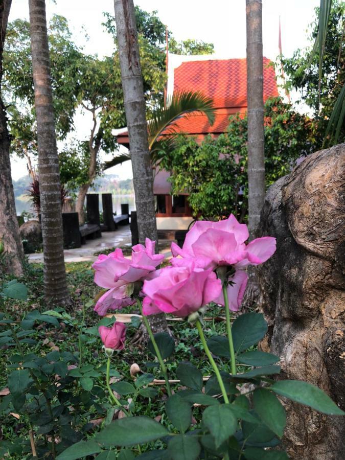 Ruen Thai Ban Rim Nam Кампхэнгпхет Экстерьер фото