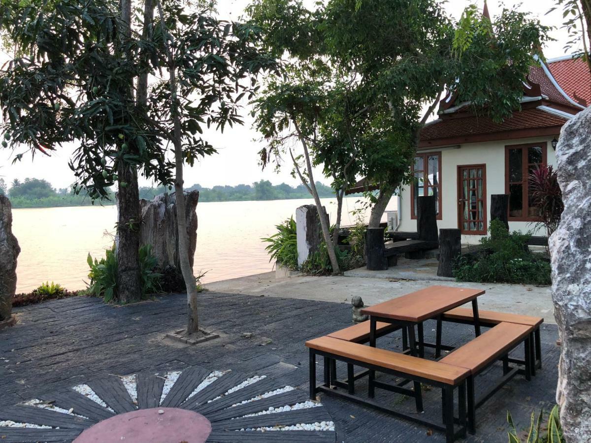 Ruen Thai Ban Rim Nam Кампхэнгпхет Экстерьер фото