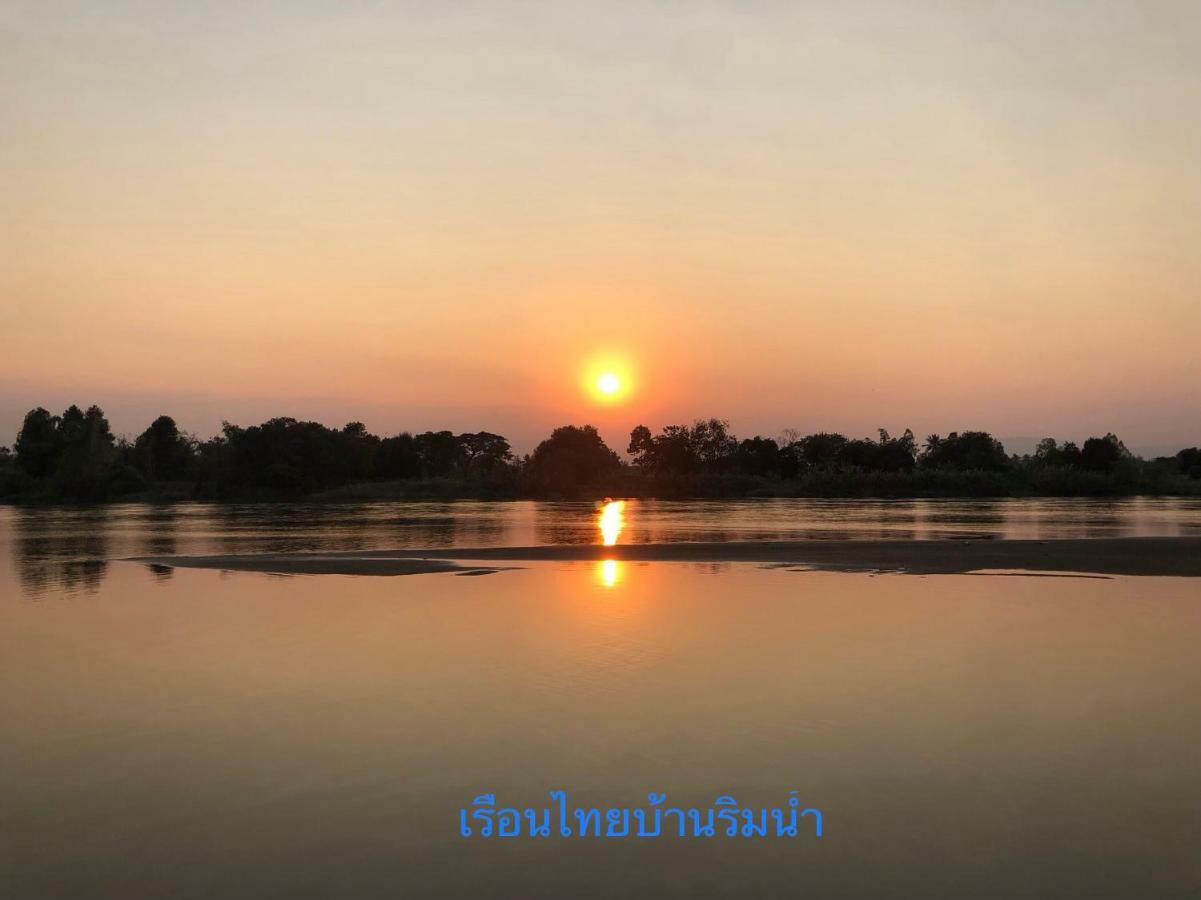Ruen Thai Ban Rim Nam Кампхэнгпхет Экстерьер фото