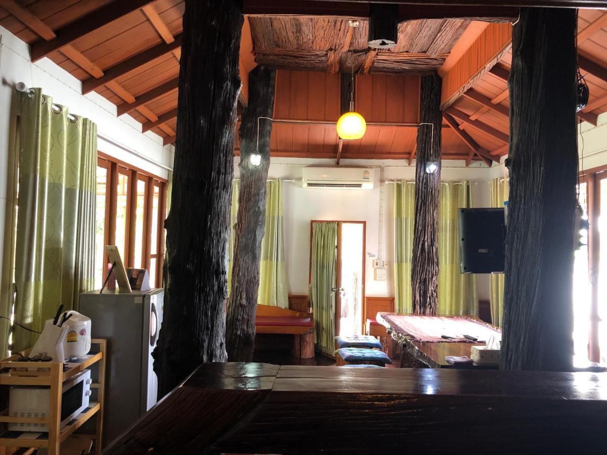 Ruen Thai Ban Rim Nam Кампхэнгпхет Экстерьер фото